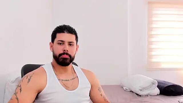 Snapshot of Justyn_Torres chatting on 10, 11, 2025 Justyn Torres online show from 10, 11, 2025