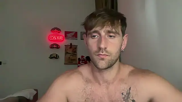 Snapshot of lukegunn chatting on 16, 4, 2026 lukegunn online show from 16, 4, 2026