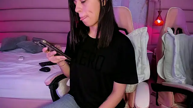 Snapshot of IvySanders1 chatting on 10, 10, 2025 IvySanders1 online show from 10, 10, 2025