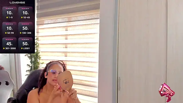 Snapshot of EmmaFerrary chatting on 16, 12, 2025 EmmaFerrary online show from 16, 12, 2025