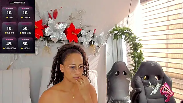 Snapshot of EmmaFerrary chatting on 21, 12, 2025 EmmaFerrary online show from 21, 12, 2025