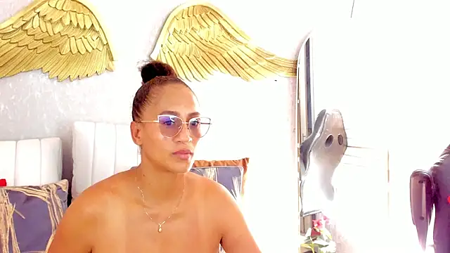 Snapshot of EmmaFerrary chatting on 17, 2, 2026 EmmaFerrary online show from 17, 2, 2026