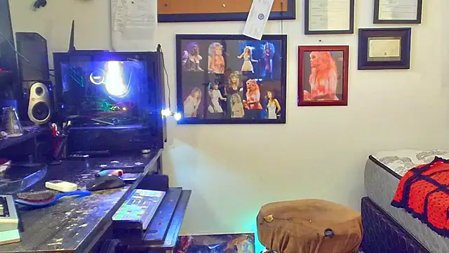 DoMeDoggyDiana online show from 16, 11, 2025