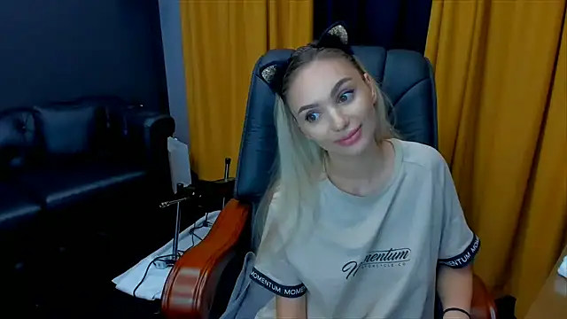 HaleySweet18 online show from 24, 7, 2026