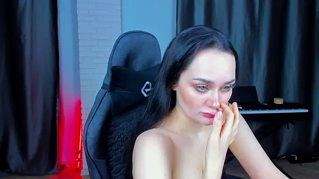 QueenAliss online show from 28, 1, 2025