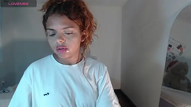 ValienteGirl  online show from 1, 12, 2025