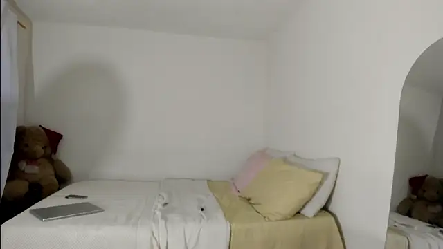 ValienteGirl  online show from 25, 6, 2026