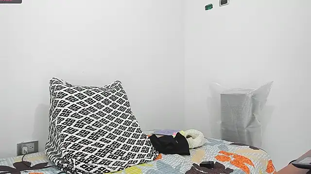 Snapshot of perla_jeff chatting on 3, 12, 2024 perla jeff online show from 3, 12, 2024