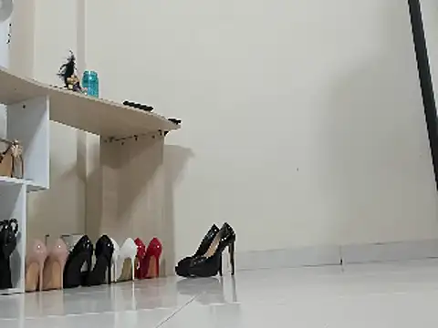 Snapshot of emely_garcia chatting on 28, 1, 2025 emely garcia online show from 28, 1, 2025