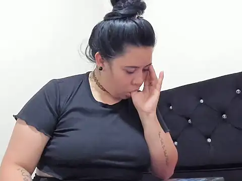 Snapshot of emely_garcia chatting on 13, 3, 2025 emely garcia online show from 13, 3, 2025