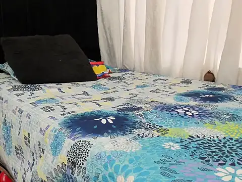 Snapshot of emely_garcia chatting on 11, 10, 2025 emely garcia online show from 11, 10, 2025