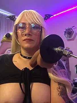 Luna Paris  online show from 10, 2, 2025