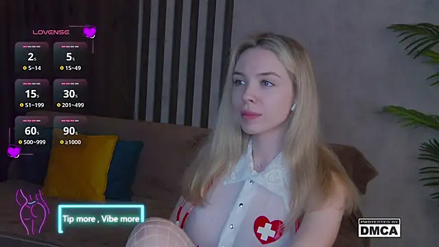 Snapshot of Holl1Would chatting on 14, 3, 2025 Holl1Would online show from 14, 3, 2025