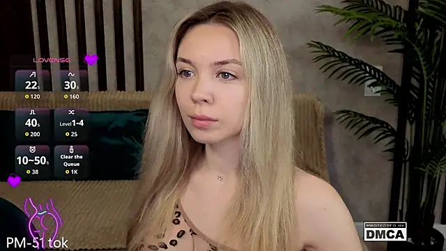 Snapshot of Holl1Would chatting on 3, 2, 2026 Holl1Would online show from 3, 2, 2026