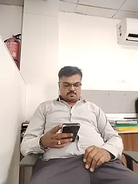 Snapshot of Desi_Londa_143 chatting on 5, 6, 2026 Desi Londa 143 online show from 5, 6, 2026