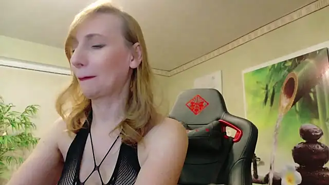 Snapshot of HotLana69 chatting on 10, 2, 2025 HotLana69 online show from 10, 2, 2025