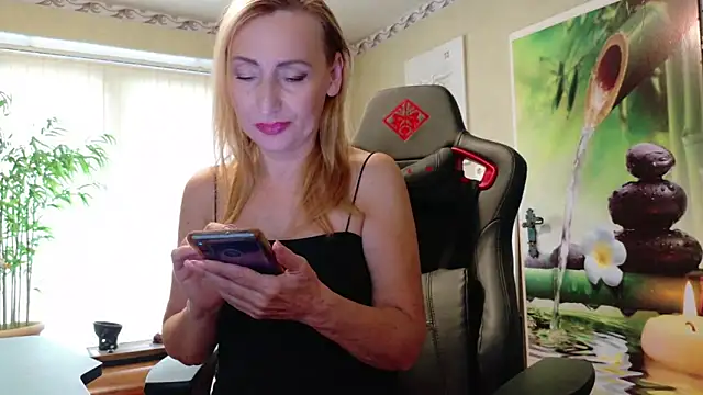 Snapshot of HotLana69 chatting on 30, 9, 2025 HotLana69 online show from 30, 9, 2025