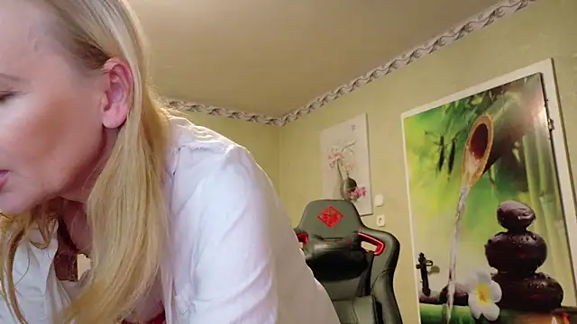 Snapshot of HotLana69 chatting on 16, 10, 2025 HotLana69 online show from 16, 10, 2025