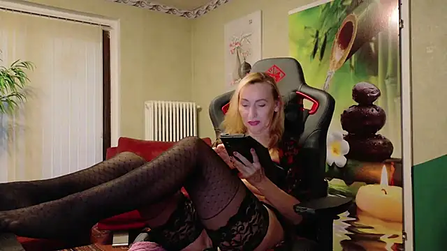 Snapshot of HotLana69 chatting on 19, 10, 2025 HotLana69 online show from 19, 10, 2025