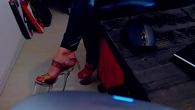 DommeBellatrix online show from 4, 1, 2025