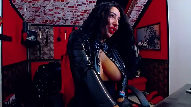 DommeBellatrix online show from 7, 10, 2025