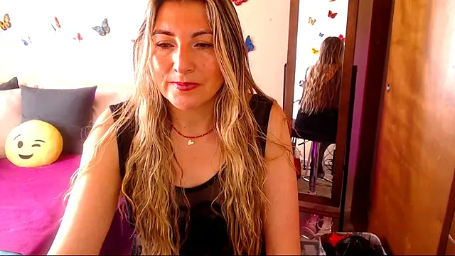 Jolie-Mature online show from 10, 11, 2025