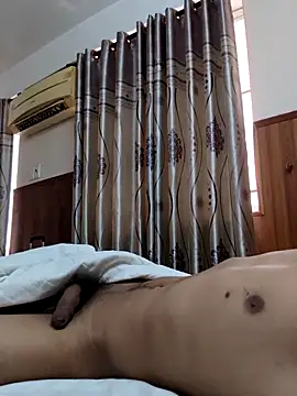 Snapshot of _IRRESISTIBLE_ chatting on 8, 10, 2025 IRRESISTIBLE online show from 8, 10, 2025