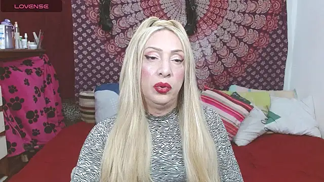 Snapshot of elena_evans chatting on 5, 3, 2025 elena evans online show from 5, 3, 2025