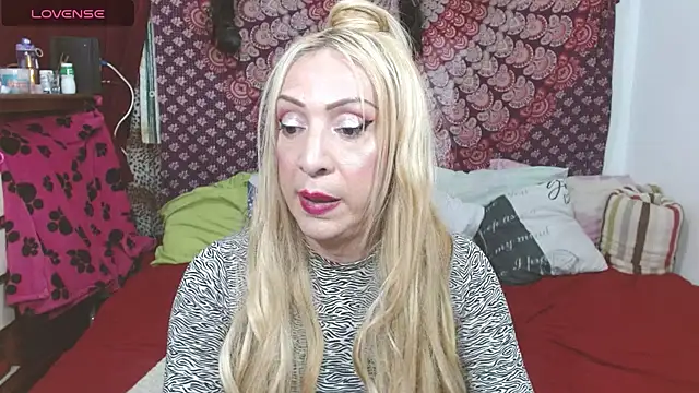 Snapshot of elena_evans chatting on 19, 3, 2025 elena evans online show from 19, 3, 2025