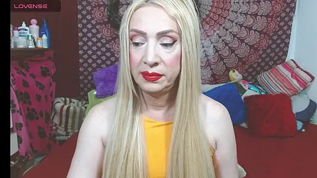 Snapshot of elena_evans chatting on 8, 9, 2025 elena evans online show from 8, 9, 2025