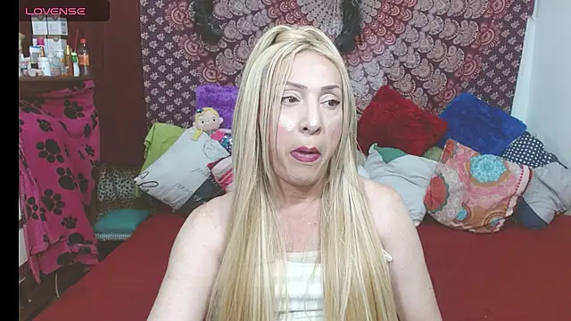 Snapshot of elena_evans chatting on 30, 9, 2025 elena evans online show from 30, 9, 2025