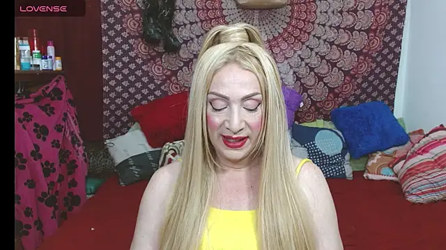 Snapshot of elena_evans chatting on 22, 11, 2025 elena evans online show from 22, 11, 2025