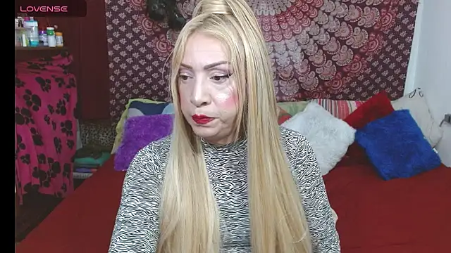 Snapshot of elena_evans chatting on 30, 11, 2025 elena evans online show from 30, 11, 2025