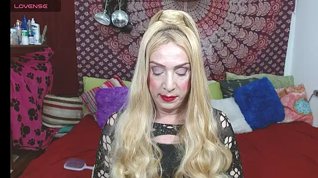 Snapshot of elena_evans chatting on 5, 1, 2026 elena evans online show from 5, 1, 2026