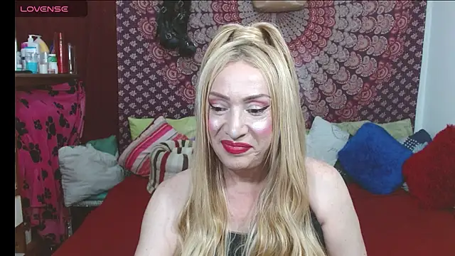 Snapshot of elena_evans chatting on 2, 3, 2026 elena evans online show from 2, 3, 2026