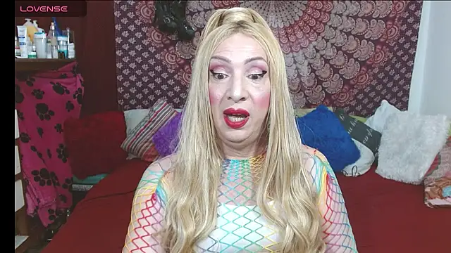 Snapshot of elena_evans chatting on 5, 3, 2026 elena evans online show from 5, 3, 2026