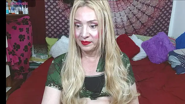 Snapshot of elena_evans chatting on 7, 3, 2026 elena evans online show from 7, 3, 2026