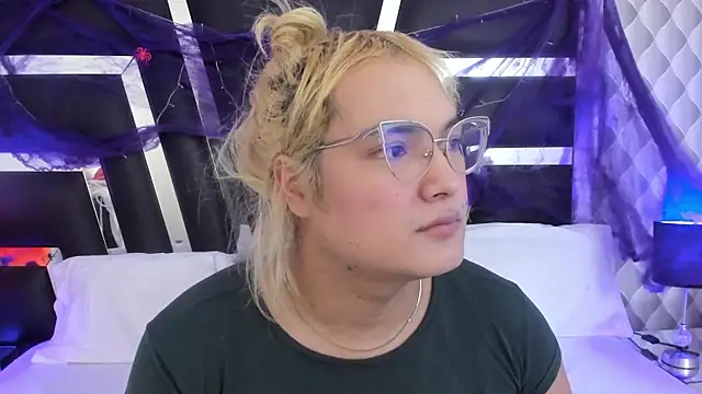 Snapshot of katya_kozlov chatting on 2, 11, 2025 katya kozlov online show from 2, 11, 2025