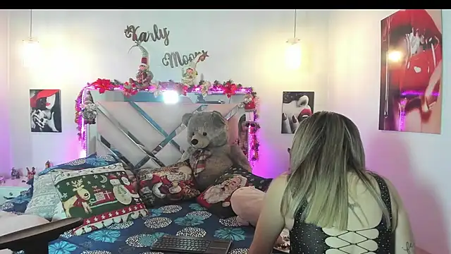 Karly moon online show from 17, 12, 2025