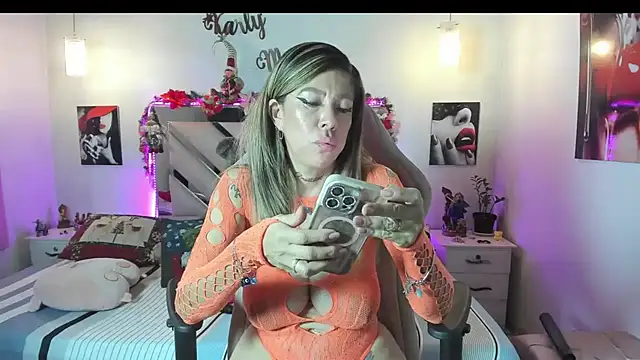 Karly moon online show from 18, 12, 2025