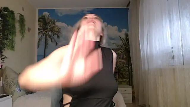 Snapshot of soaring_love chatting on 7, 11, 2025 soaring love online show from 7, 11, 2025