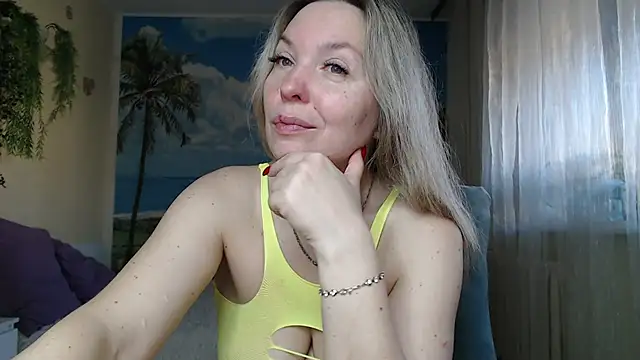 Snapshot of soaring_love chatting on 21, 11, 2025 soaring love online show from 21, 11, 2025