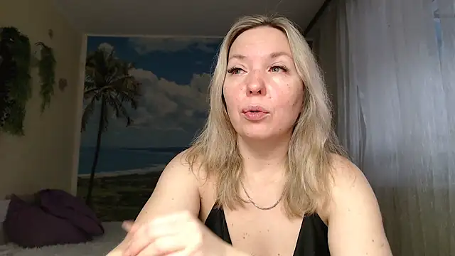 Snapshot of soaring_love chatting on 15, 12, 2025 soaring love online show from 15, 12, 2025