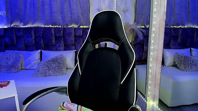 sophiaamethystt online show from 20, 1, 2025