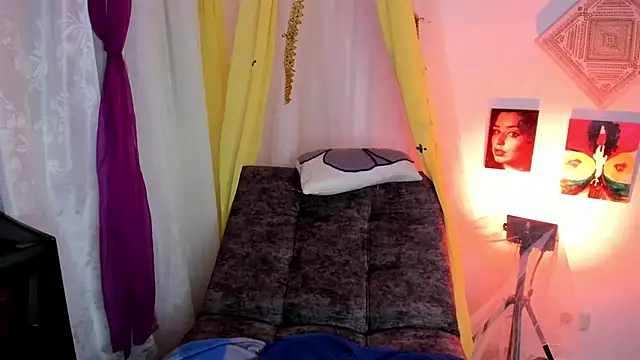 sophiaamethystt online show from 3, 12, 2025