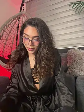 Samantha Bernardo online show from 12, 4, 2026