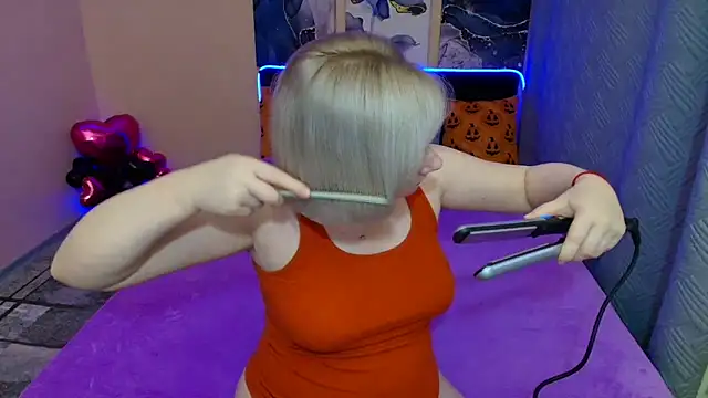 Snapshot of BlondPearl chatting on 11, 11, 2025 BlondPearl online show from 11, 11, 2025