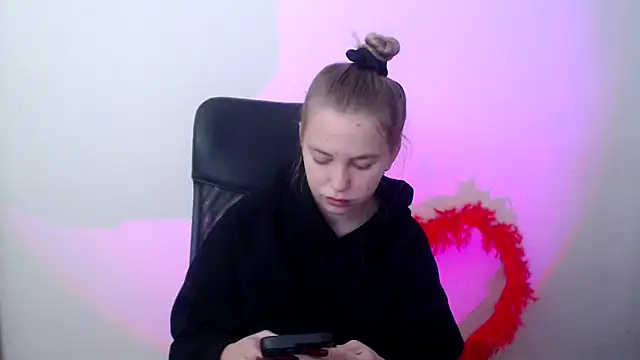 Snapshot of klerkarina chatting on 22, 10, 2025 klerkarina online show from 22, 10, 2025