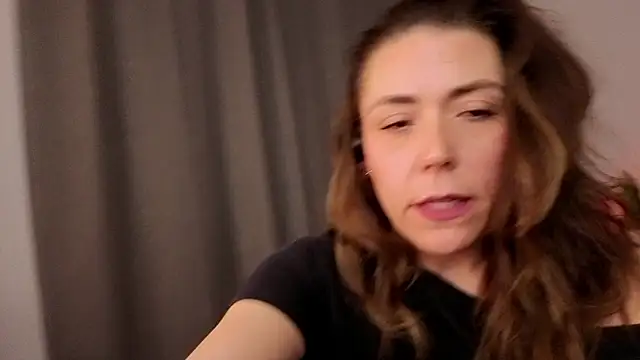 Ellie-L-Elizabeth online show from 7, 5, 2026