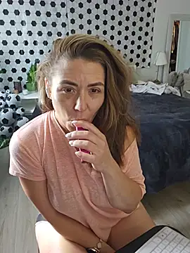 Ellie-L-Elizabeth online show from 16, 7, 2026